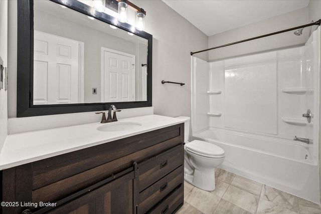 10523 Going Ct, Louisville, KY 40241