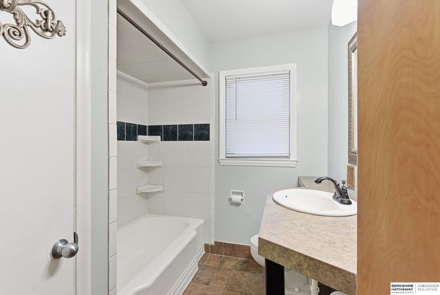 2315 S 48th Avenue, Omaha, NE 68106