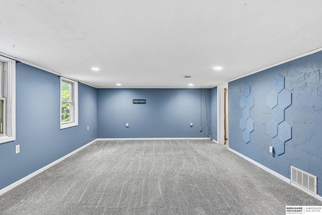 2315 S 48th Avenue, Omaha, NE 68106