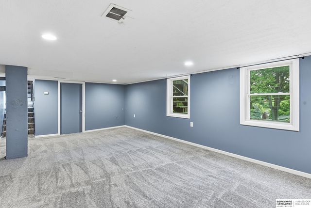 2315 S 48th Avenue, Omaha, NE 68106