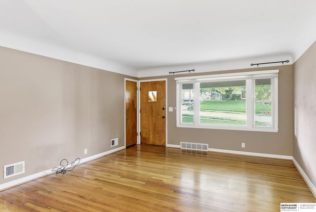 2315 S 48th Avenue, Omaha, NE 68106
