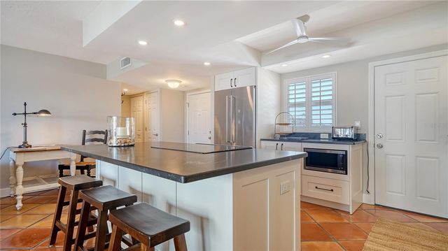 800 BENJAMIN FRANKLIN DRIVE 406, Sarasota, FL 34236