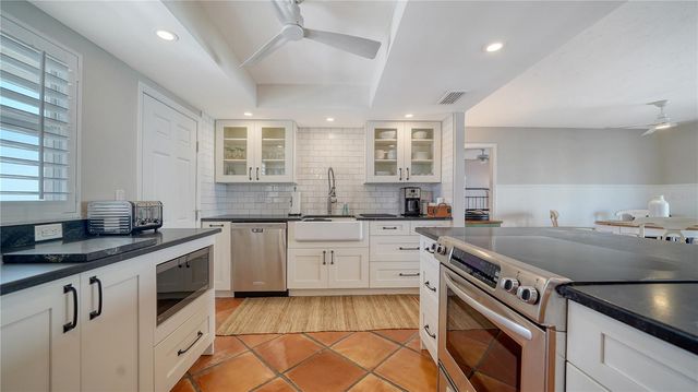 800 BENJAMIN FRANKLIN DRIVE 406, Sarasota, FL 34236