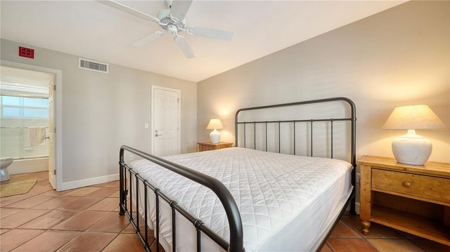 800 BENJAMIN FRANKLIN DRIVE 406, Sarasota, FL 34236