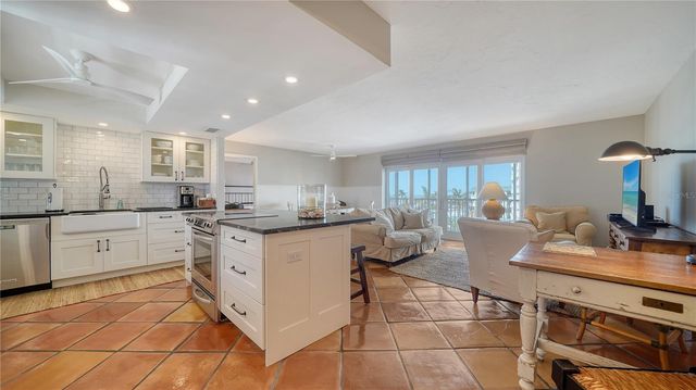 800 BENJAMIN FRANKLIN DRIVE 406, Sarasota, FL 34236