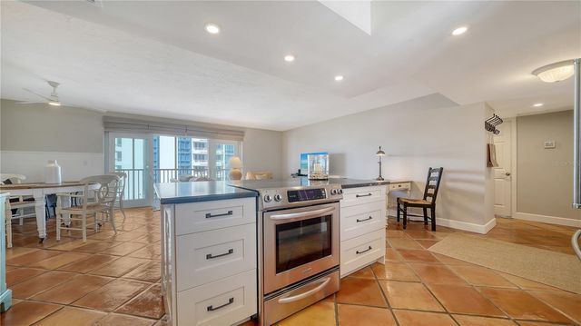 800 BENJAMIN FRANKLIN DRIVE 406, Sarasota, FL 34236