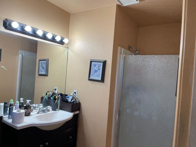 9870 Margaret Ct, Delhi, CA 95315