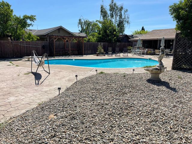 9870 Margaret Ct, Delhi, CA 95315