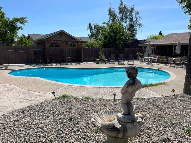 9870 Margaret Ct, Delhi, CA 95315