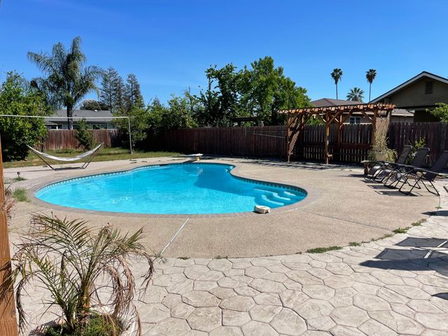 9870 Margaret Ct, Delhi, CA 95315