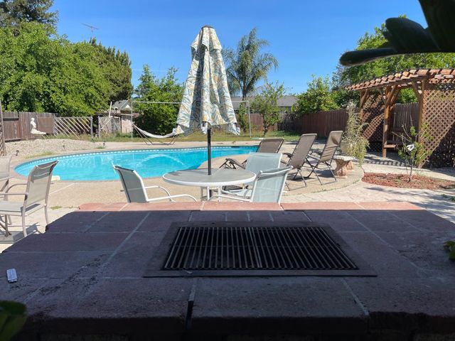 9870 Margaret Ct, Delhi, CA 95315
