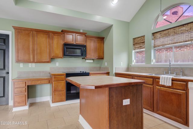 102 Doe Lane, Broussard, LA 70518