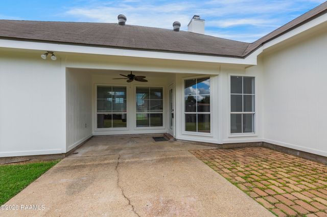 102 Doe Lane, Broussard, LA 70518