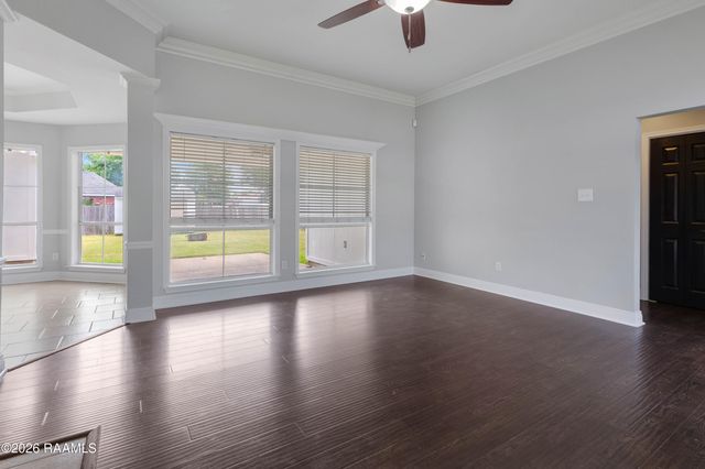 102 Doe Lane, Broussard, LA 70518