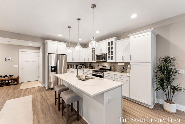 562 Riverbank Circle 15, Zeeland City, MI 49464