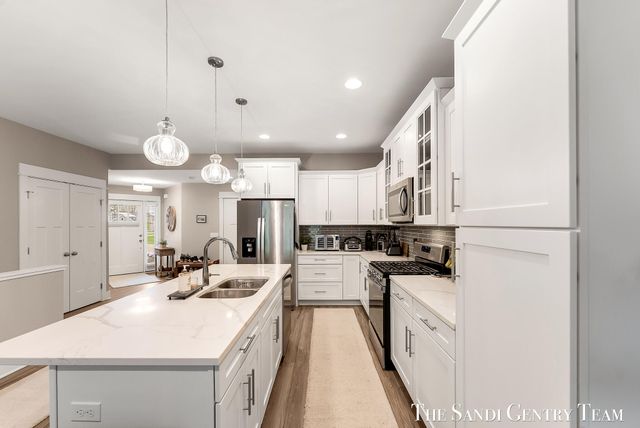 562 Riverbank Circle 15, Zeeland City, MI 49464
