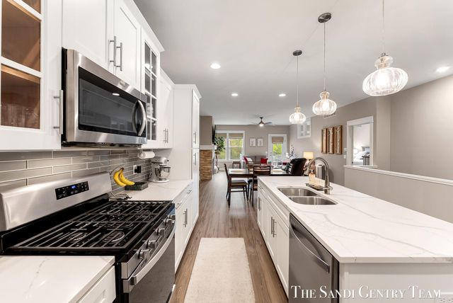 562 Riverbank Circle 15, Zeeland City, MI 49464