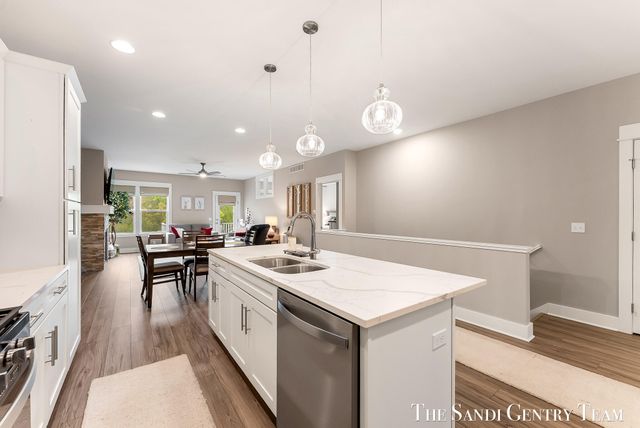 562 Riverbank Circle 15, Zeeland City, MI 49464