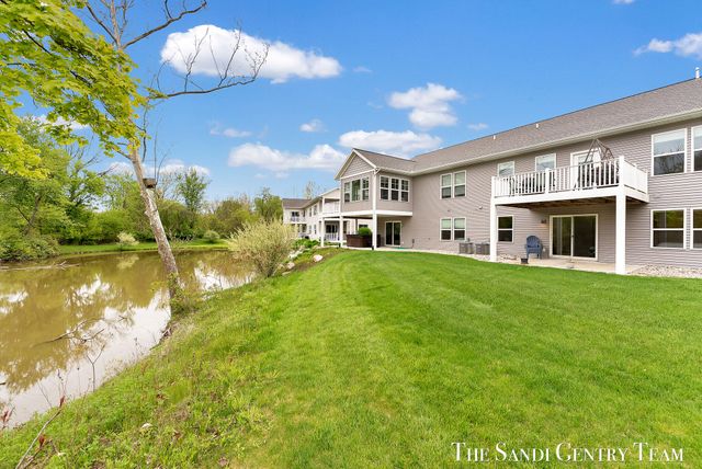 562 Riverbank Circle 15, Zeeland City, MI 49464