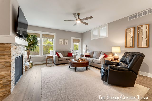 562 Riverbank Circle 15, Zeeland City, MI 49464