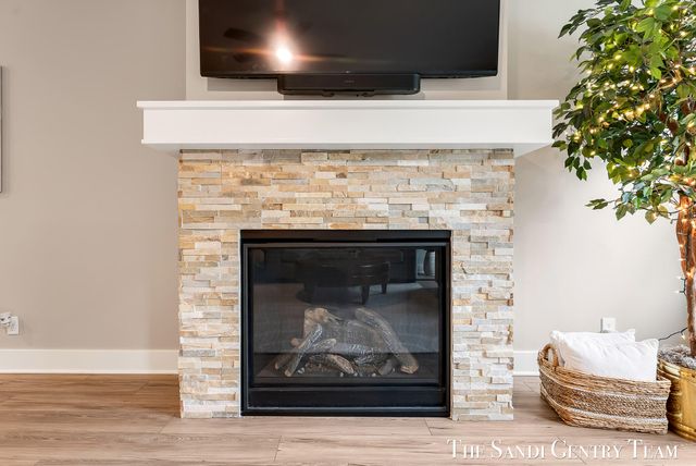 562 Riverbank Circle 15, Zeeland City, MI 49464