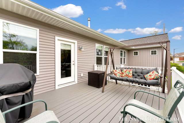 562 Riverbank Circle 15, Zeeland City, MI 49464