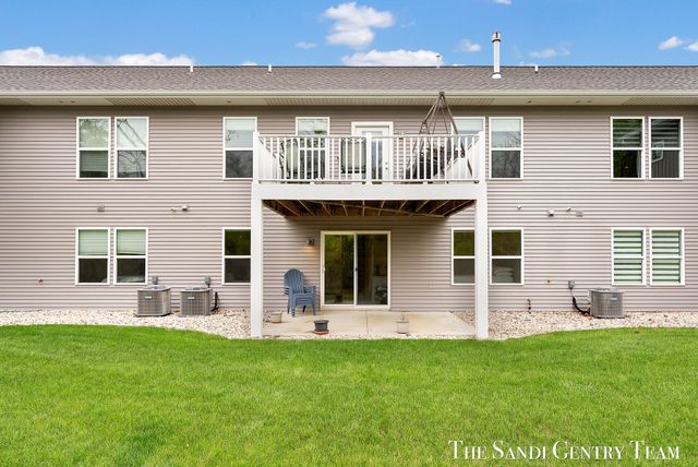 562 Riverbank Circle 15, Zeeland City, MI 49464