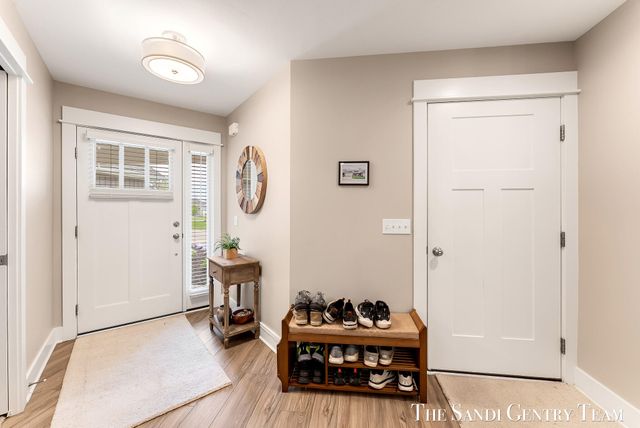 562 Riverbank Circle 15, Zeeland City, MI 49464
