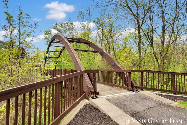 562 Riverbank Circle 15, Zeeland City, MI 49464