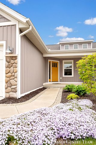 562 Riverbank Circle 15, Zeeland City, MI 49464