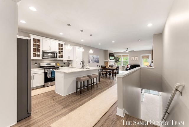 562 Riverbank Circle 15, Zeeland City, MI 49464