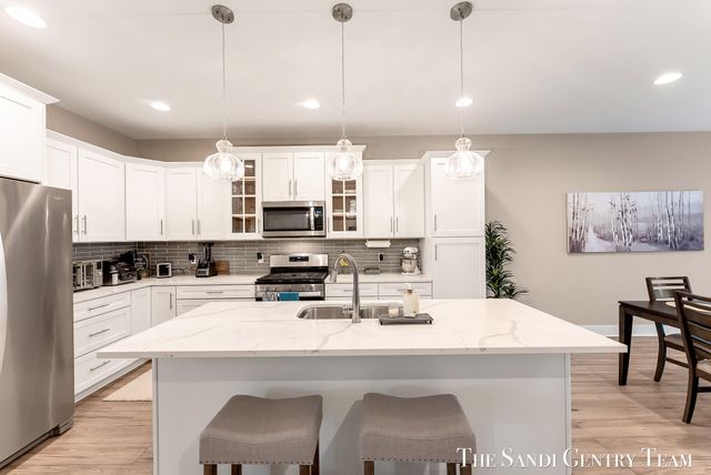 562 Riverbank Circle 15, Zeeland City, MI 49464