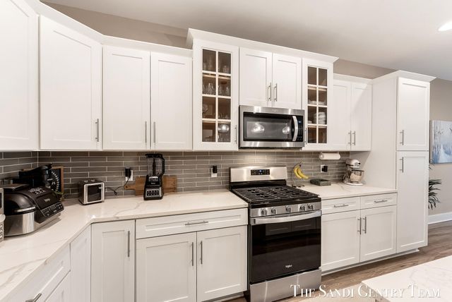 562 Riverbank Circle 15, Zeeland City, MI 49464