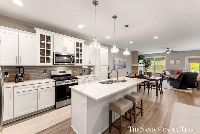 562 Riverbank Circle 15, Zeeland City, MI 49464