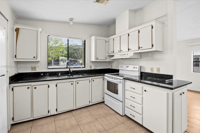 8208 W Bitterbush Lane, Port St. Lucie, Port St Lucie, FL 34952