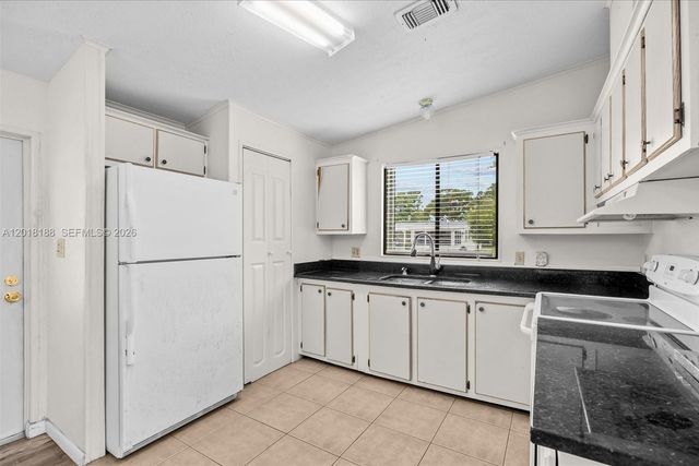 8208 W Bitterbush Lane, Port St. Lucie, Port St Lucie, FL 34952