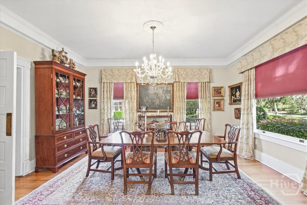 Image 10 of property listing at 3509 Abercorn Street, Savannah, GA 31405