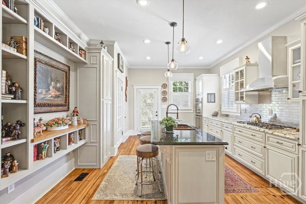 Image 13 of property listing at 3509 Abercorn Street, Savannah, GA 31405