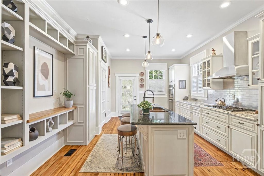 Image 14 of property listing at 3509 Abercorn Street, Savannah, GA 31405