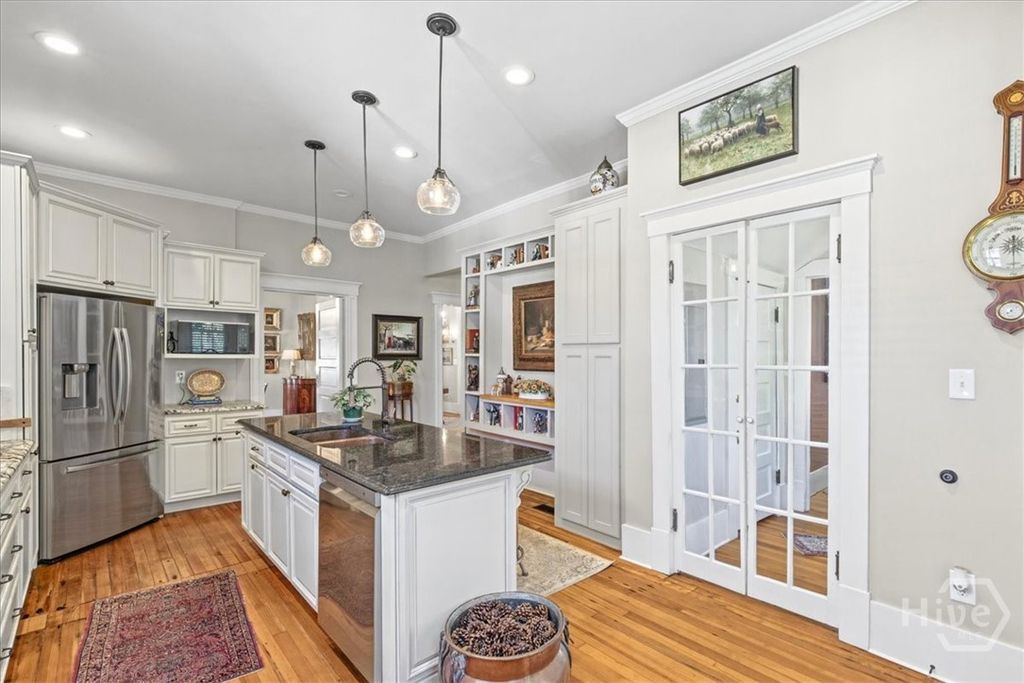 Image 17 of property listing at 3509 Abercorn Street, Savannah, GA 31405