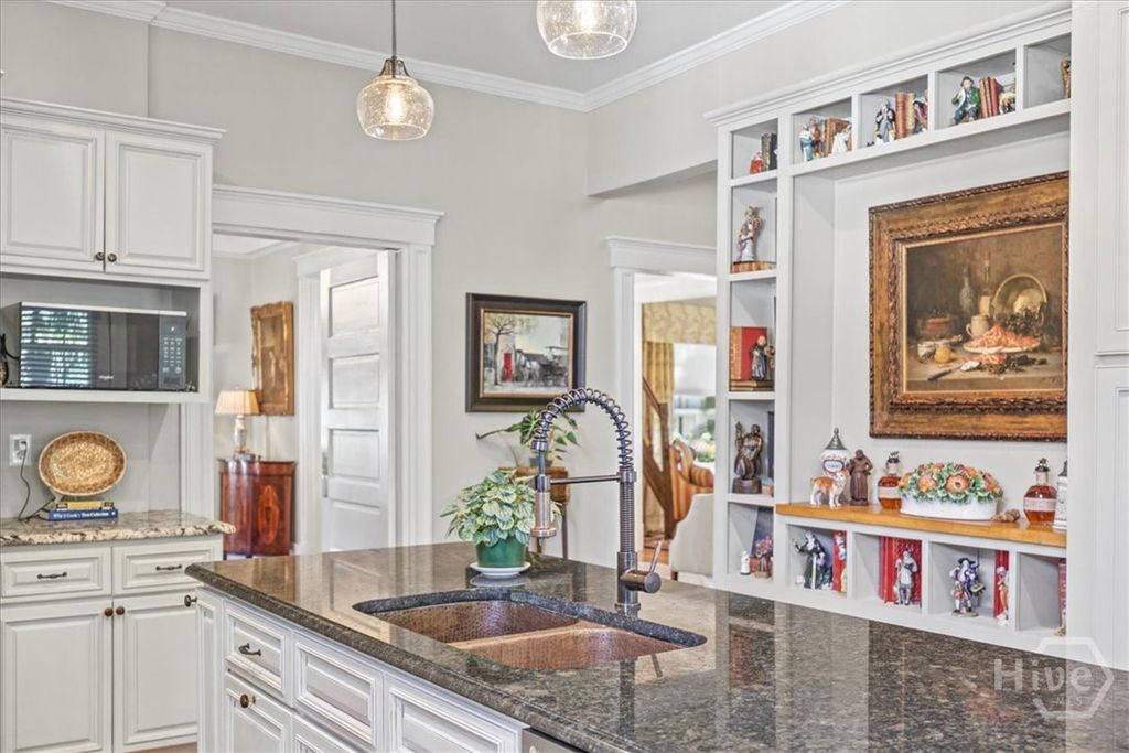 Image 18 of property listing at 3509 Abercorn Street, Savannah, GA 31405