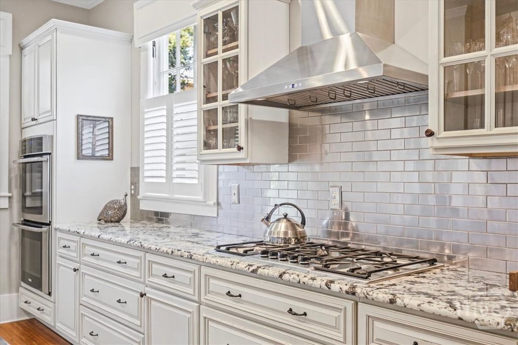 Image 19 of property listing at 3509 Abercorn Street, Savannah, GA 31405