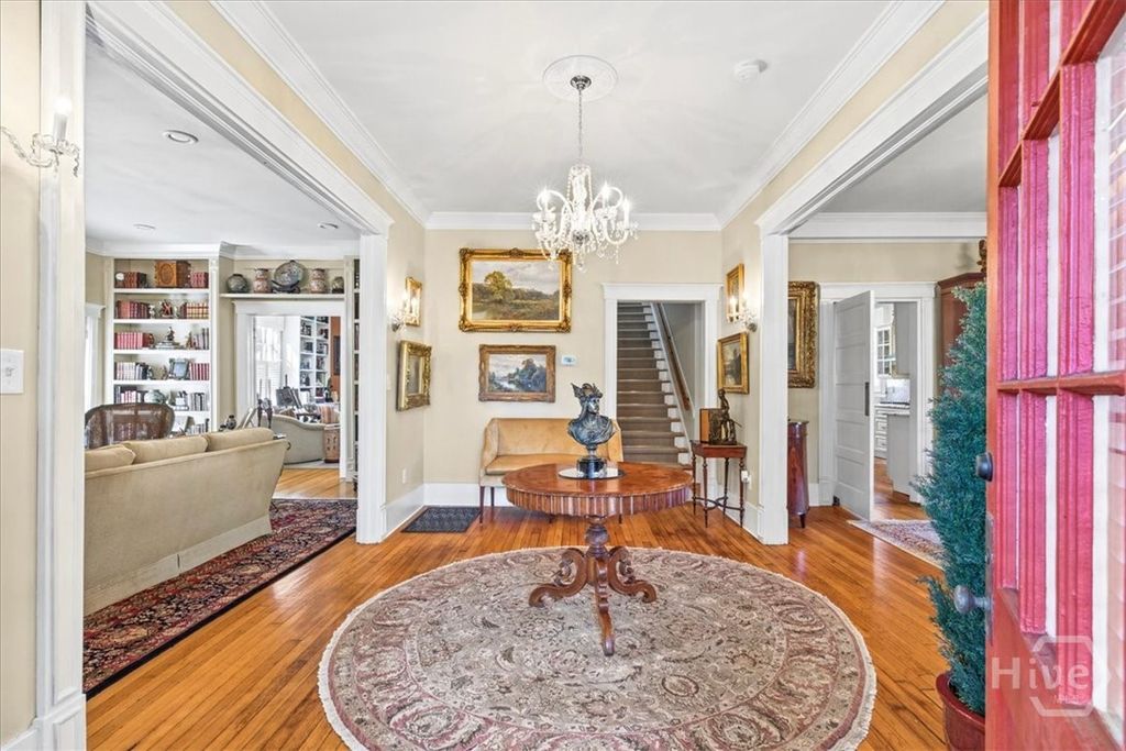 Image 4 of property listing at 3509 Abercorn Street, Savannah, GA 31405