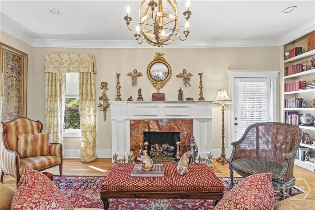 Image 6 of property listing at 3509 Abercorn Street, Savannah, GA 31405