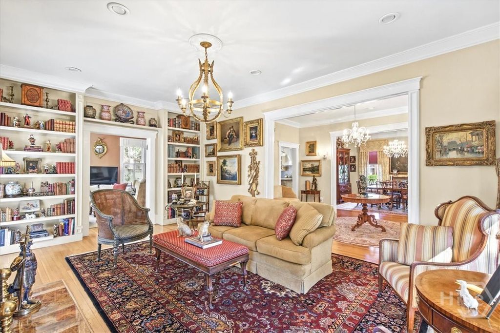 Image 8 of property listing at 3509 Abercorn Street, Savannah, GA 31405