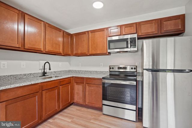 808 CHESAPEAKE ST SE, Washington, DC 20032