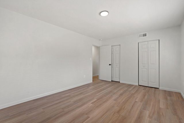 808 CHESAPEAKE ST SE, Washington, DC 20032