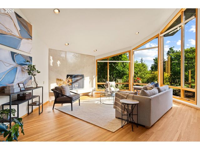 4035 Sw WESTDALE Dr, Portland, OR 97221