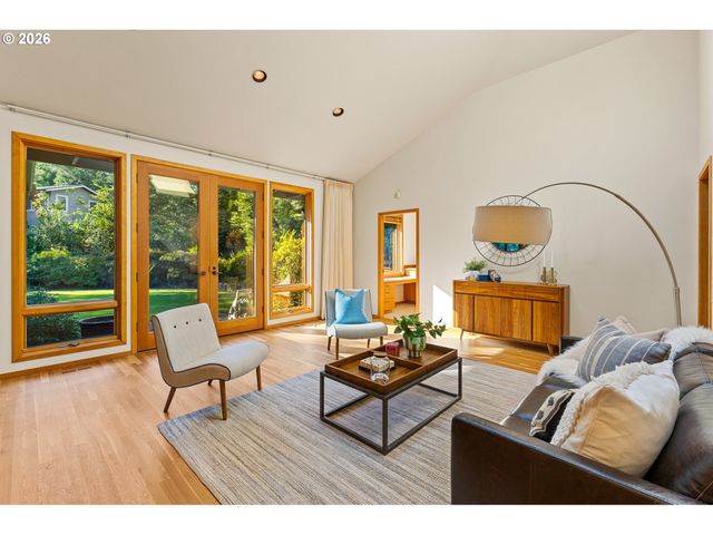 4035 Sw WESTDALE Dr, Portland, OR 97221