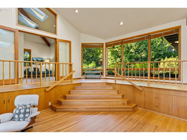 4035 Sw WESTDALE Dr, Portland, OR 97221